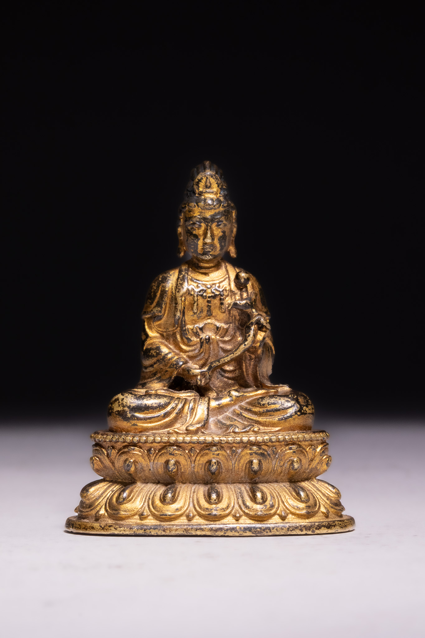 A SINO-TIBETAN GILT BRONZE FIGURE OF GUANYIN, 19TH CENTURY.