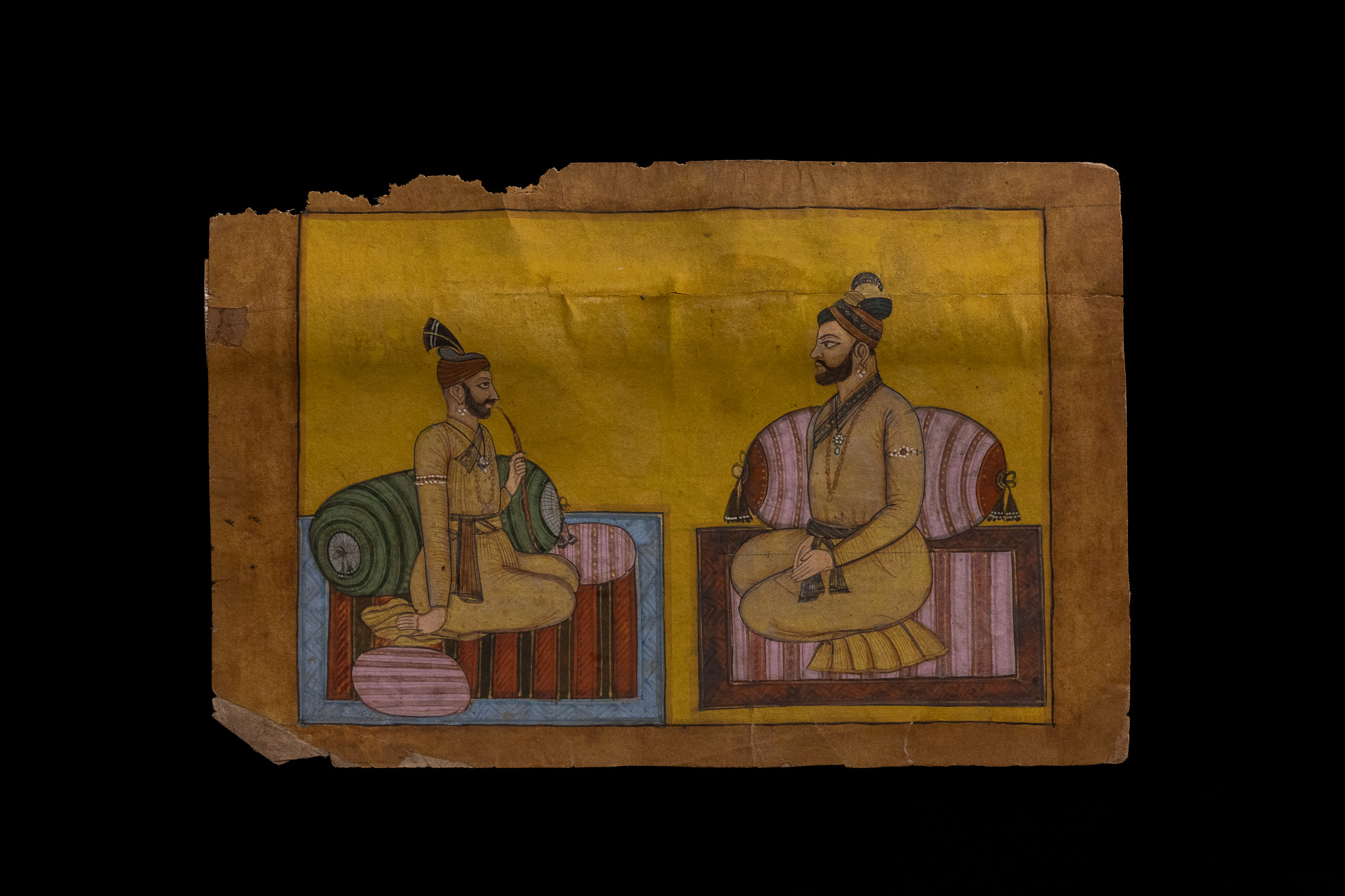 AN INDIAN MUGHAL MINIATURE PAINTING OF TWO NOBLEMEN IN CONVERSATION, 19TH-20TH CENTURY.