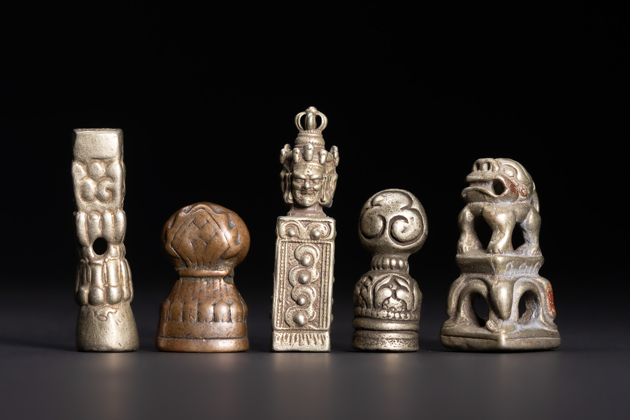 A COLLECTION OF TIBETAN AND HIMALAYAN SEALS AND STAMPS.
