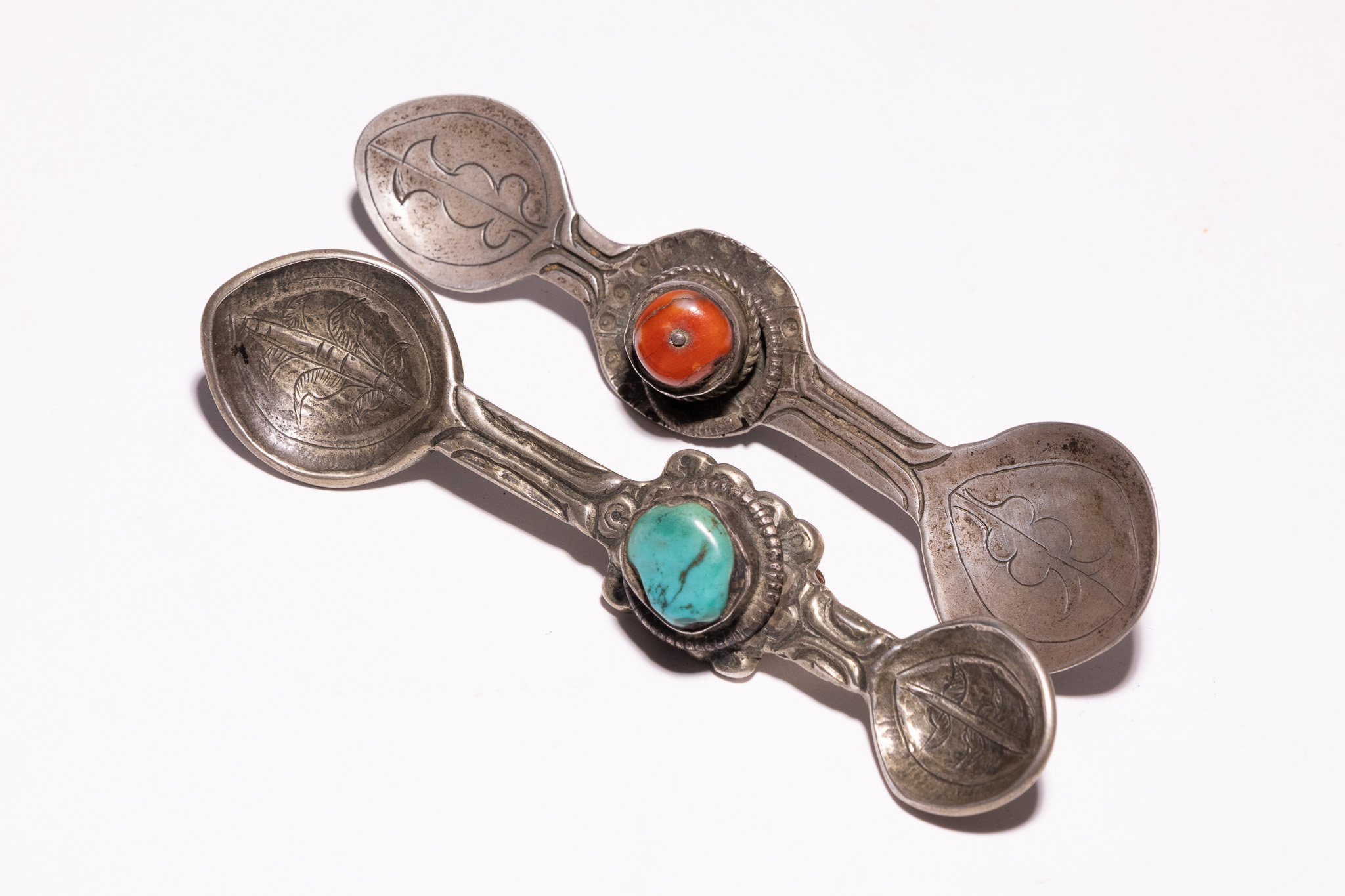 A LOT OF TWO TIBETAN SILVER MEDICINE SPOONS.