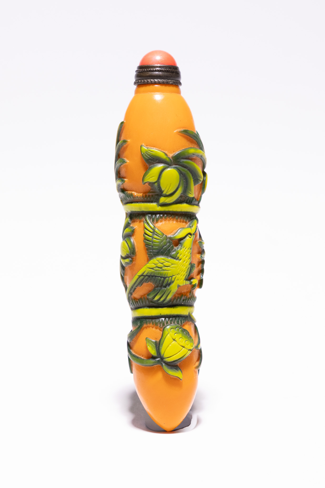 A CHINESE TRIPLE-OVERLAY GLASS SNUFF BOTTLE, POSSIBLY LATE QING TO REPUBLIC PERIOD.