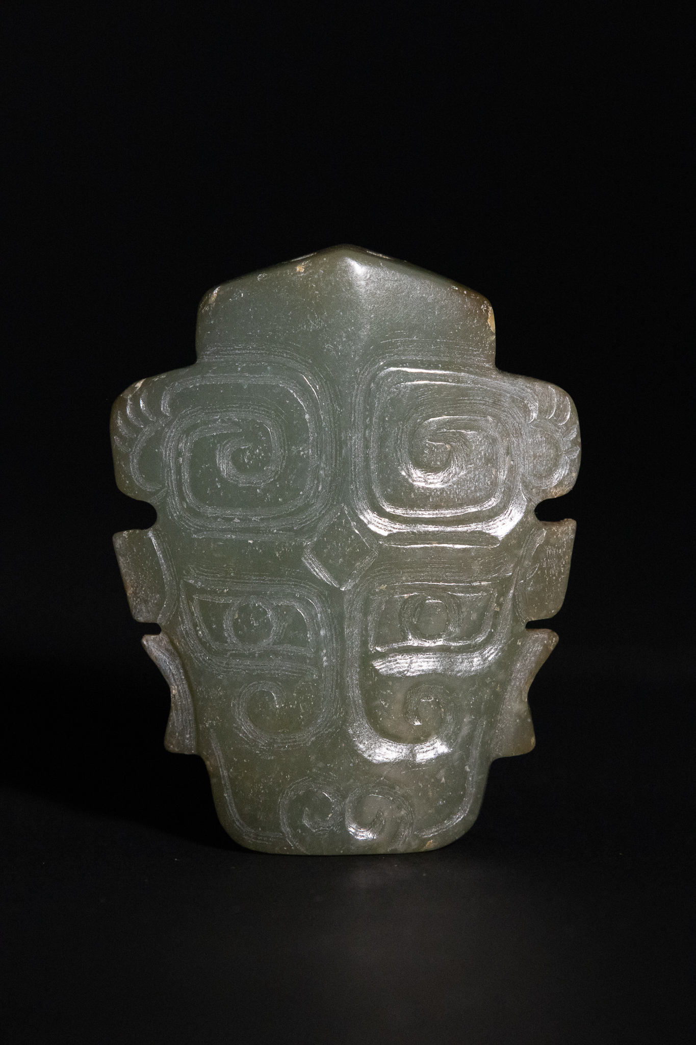 A CHINESE ARCHAIC-STYLE CARVED JADE TAOTIE MASK PLAQUE.