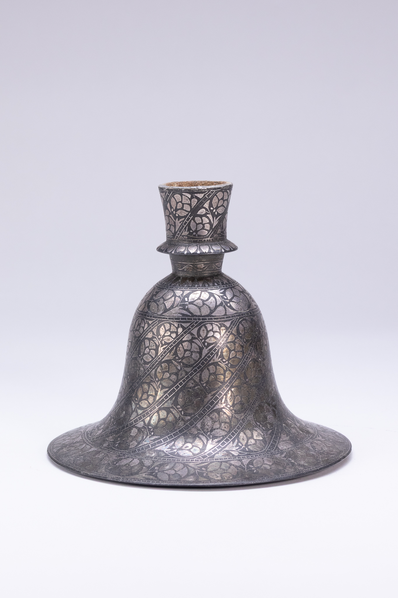 AN INDIAN SILVER-INLAID BIDRIWARE HUQQA BASE, 19TH CENTURY.