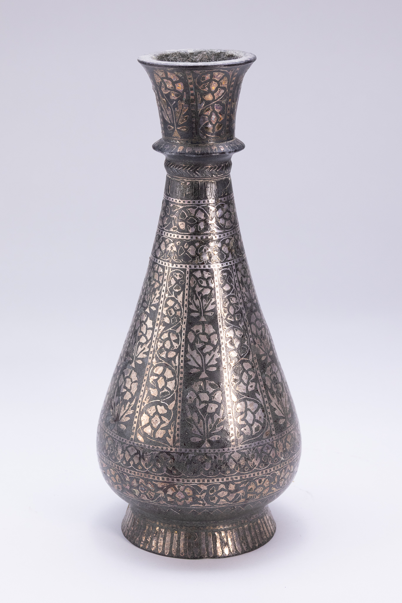 AN INDIAN SILVER-INLAID BIDRIWARE VASE, 19TH CENTURY
