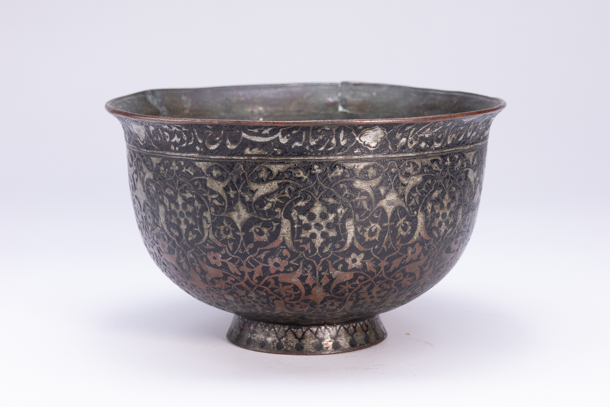 A SAFAVID SILVER-INLAID AND TINNED-COPPER BOWL, PERSIA, 17TH CENTURY.