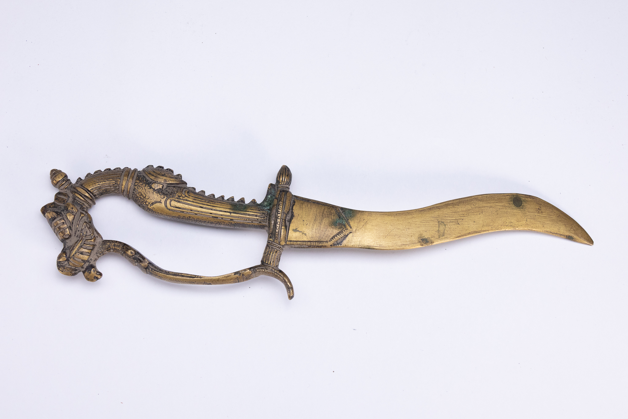 A SOUTHERN INDIAN CAST BRASS CEREMONIAL DAGGER WITH MAKAR YALI POMMEL.