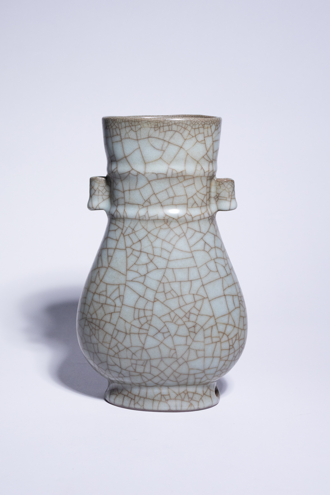 A CHINESE GE-TYPE CRACKLE-GLAZED TUBULAR-HANDLED VASE.