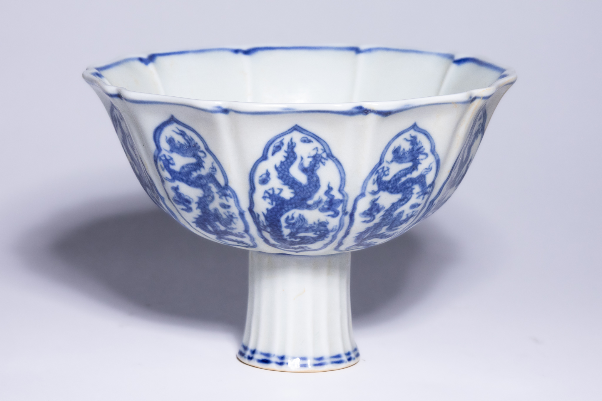 A CHINESE BLUE AND WHITE PORCELAIN DRAGON STEM CUP, XUANDE MARK.