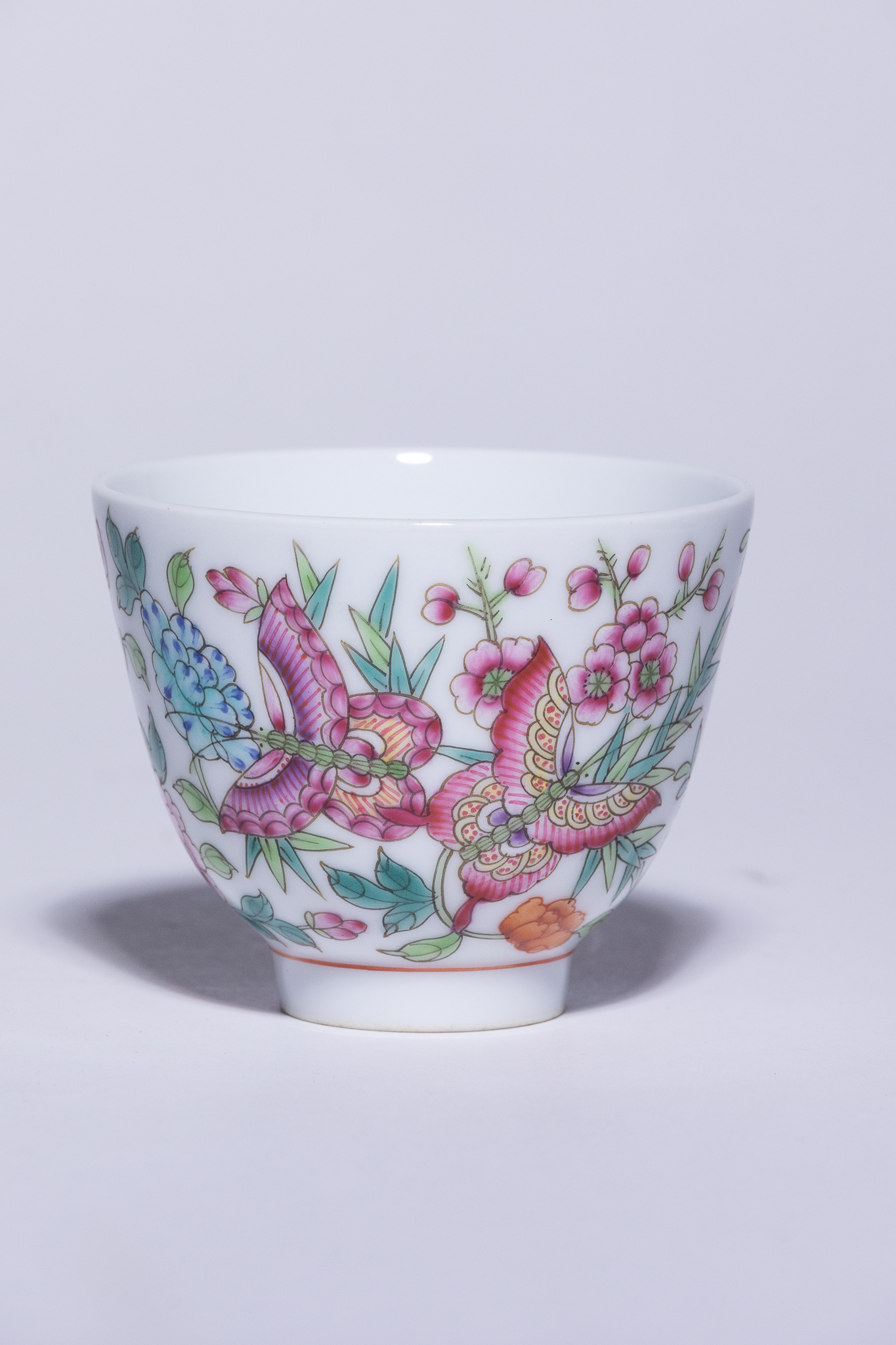 A CHINESE FAMILLE ROSE HUNDRED BUTTERFLIES PORCELAIN CUP, GUANGXU MARK .