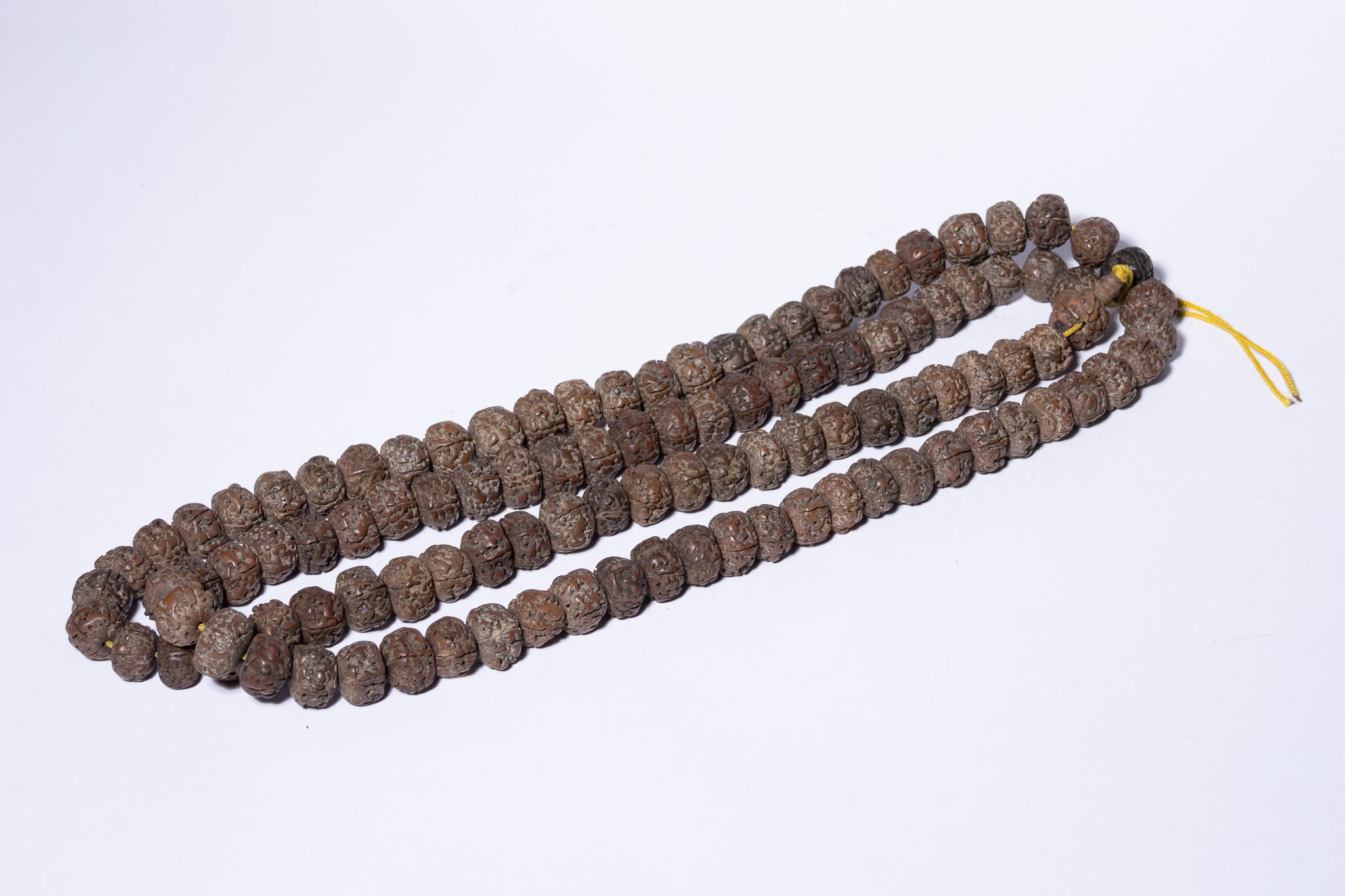 A CHINESE CARVED FRUIT PIT 108 BEAD LUOHAN MALA PRAYER NECKLACE.