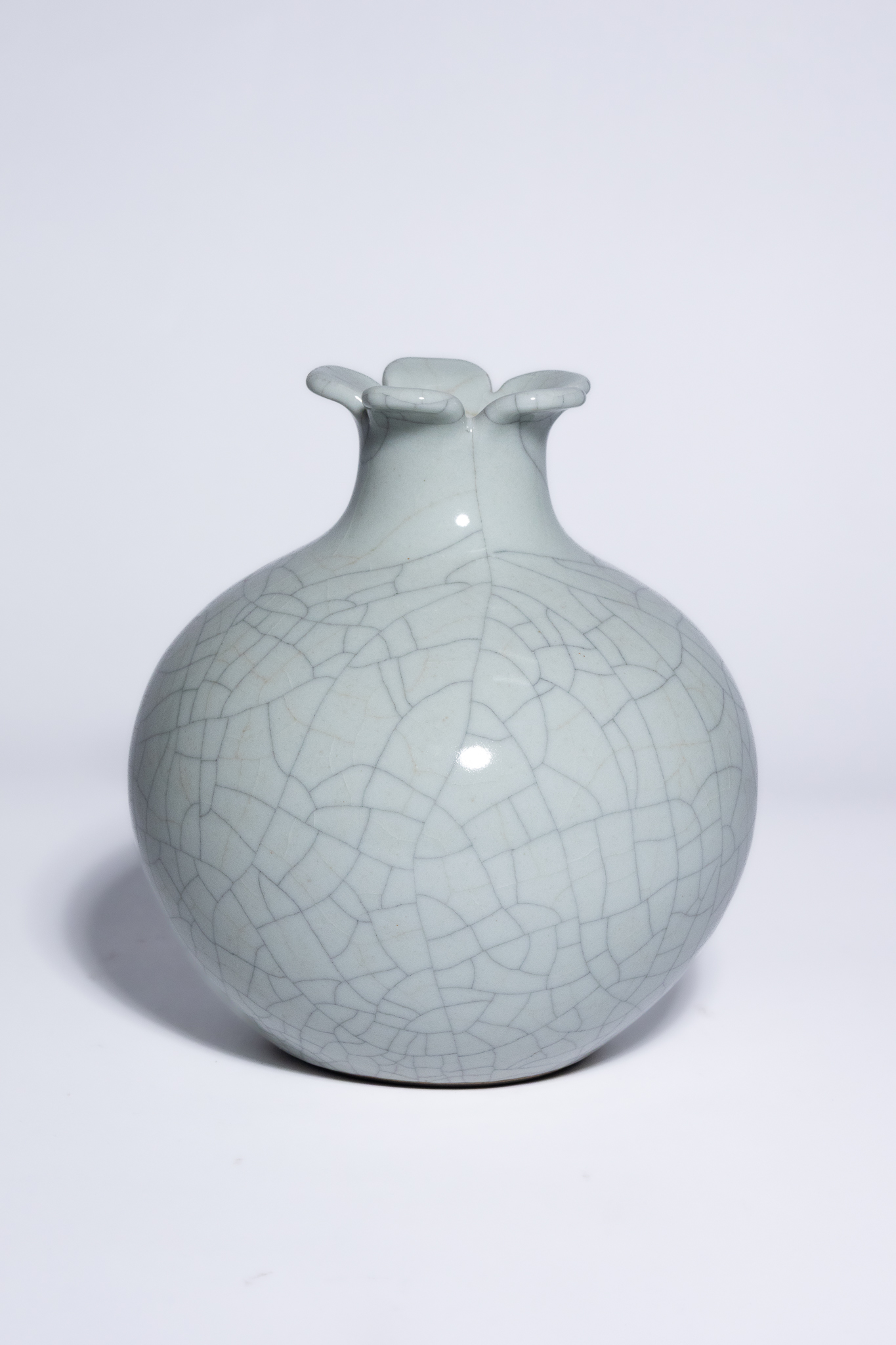 A CHINESE POMEGRANATE-FORM GE-TYPE CRACKLE-GLAZED VASE, QIANLONG MARK.