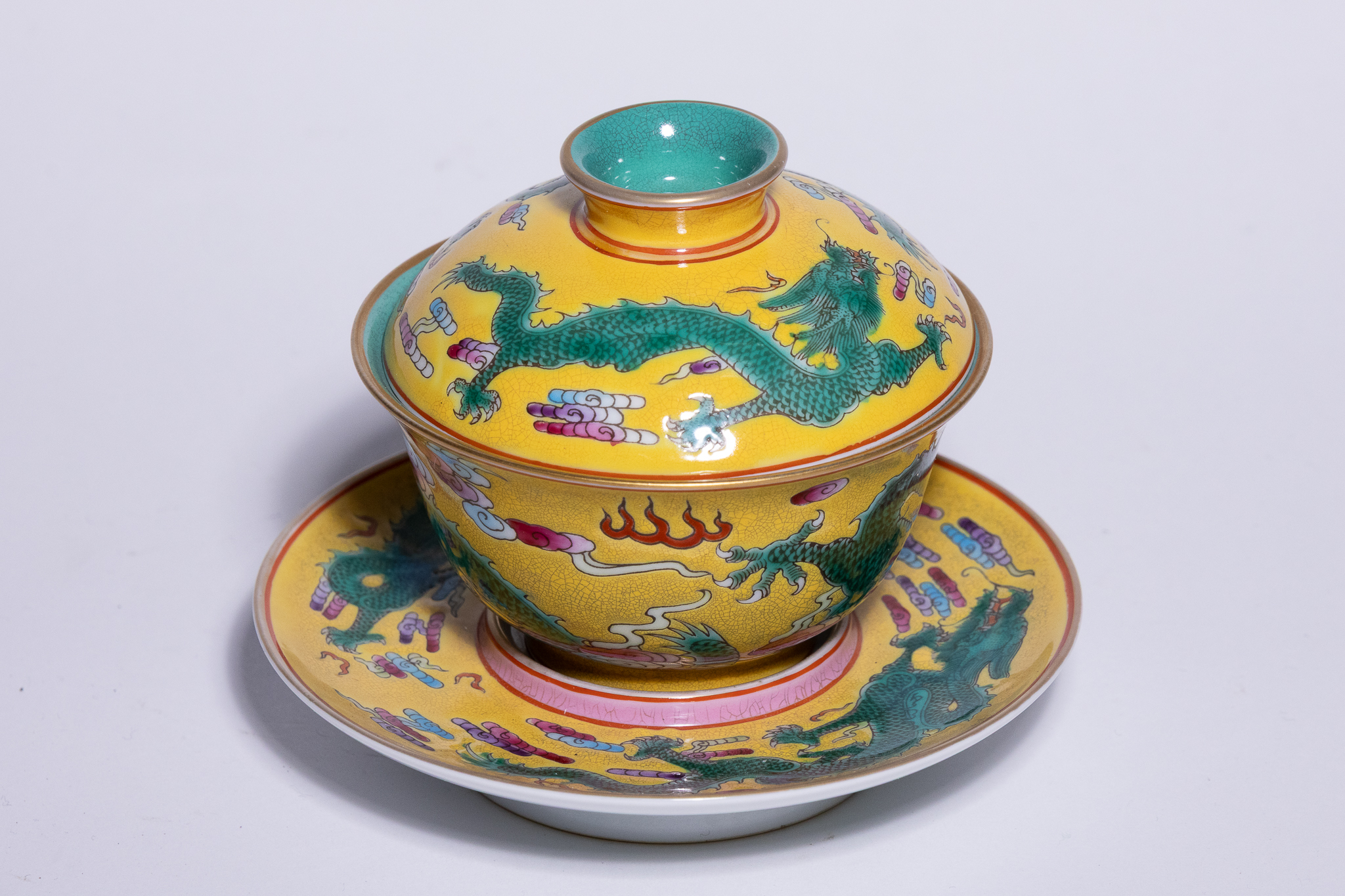 A CHINESE FAMILLE JAUNE DRAGON TEA BOWL AND SAUCER.