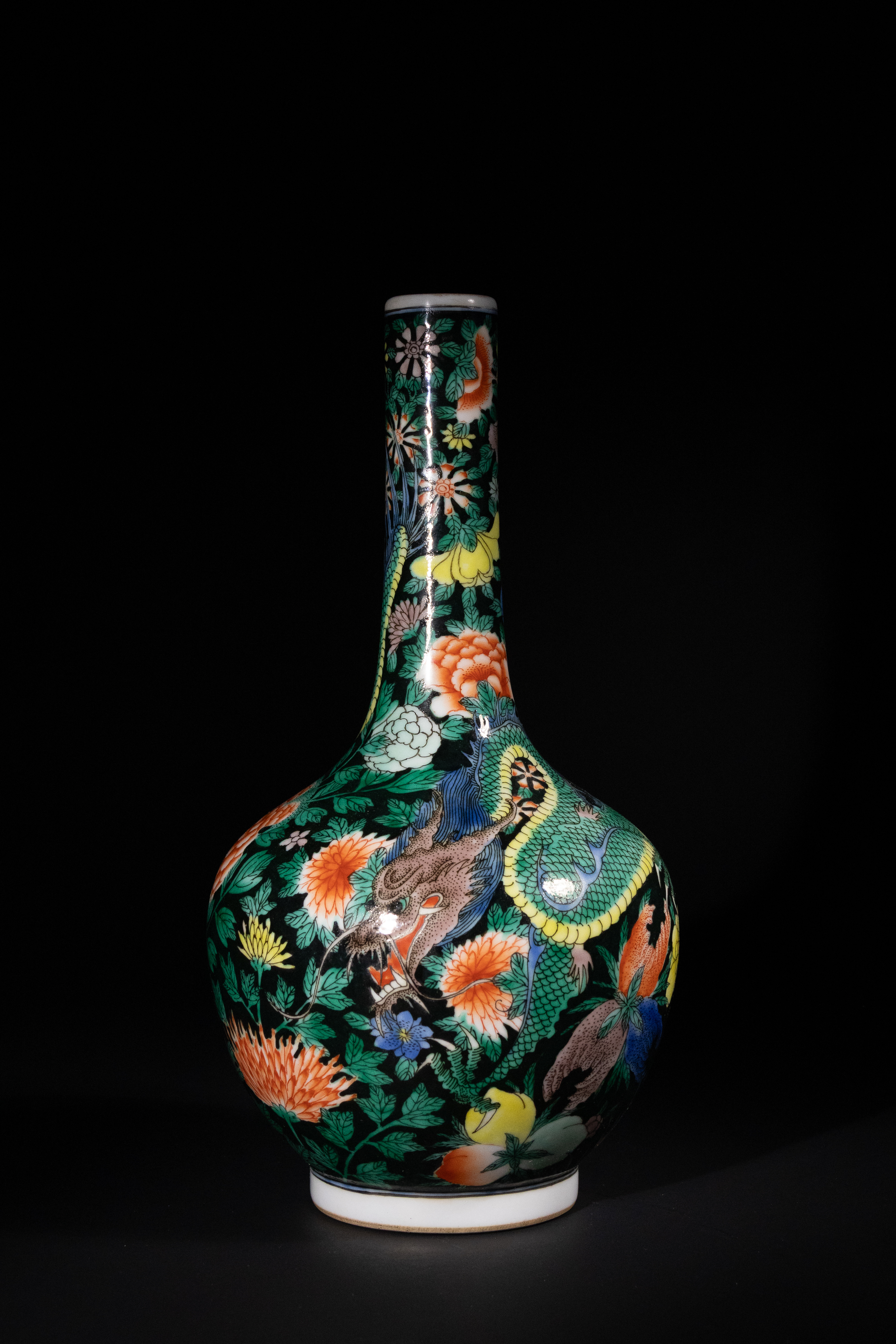 A Chinese Wucai Porcelain Dragon Flower Bottle Vase, Kangxi Mark