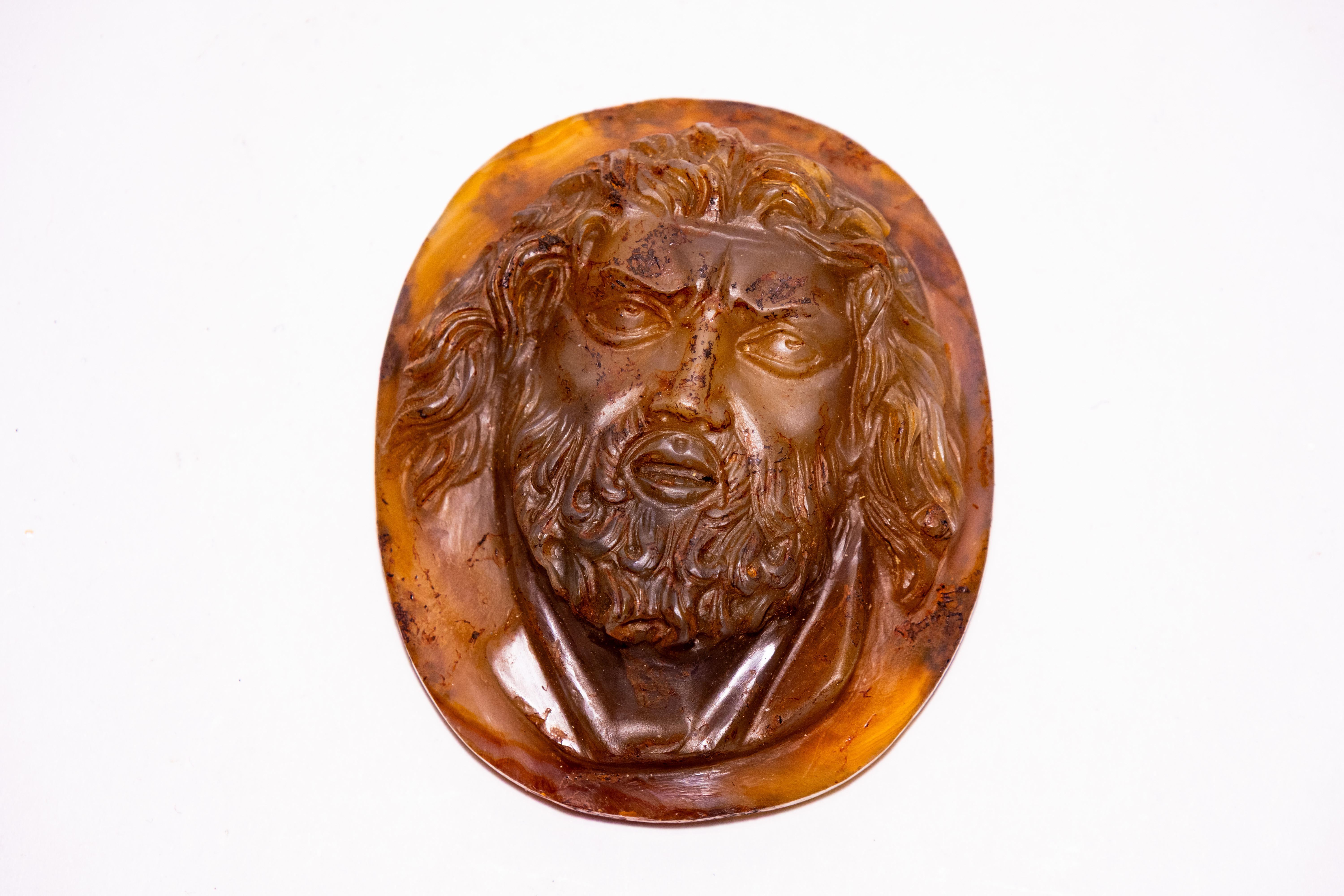 A POST-MEDIEVAL AGATE CAMEO DEPICTING A BEARDED MALE HEAD, 16TH–18TH CENTURY AD.