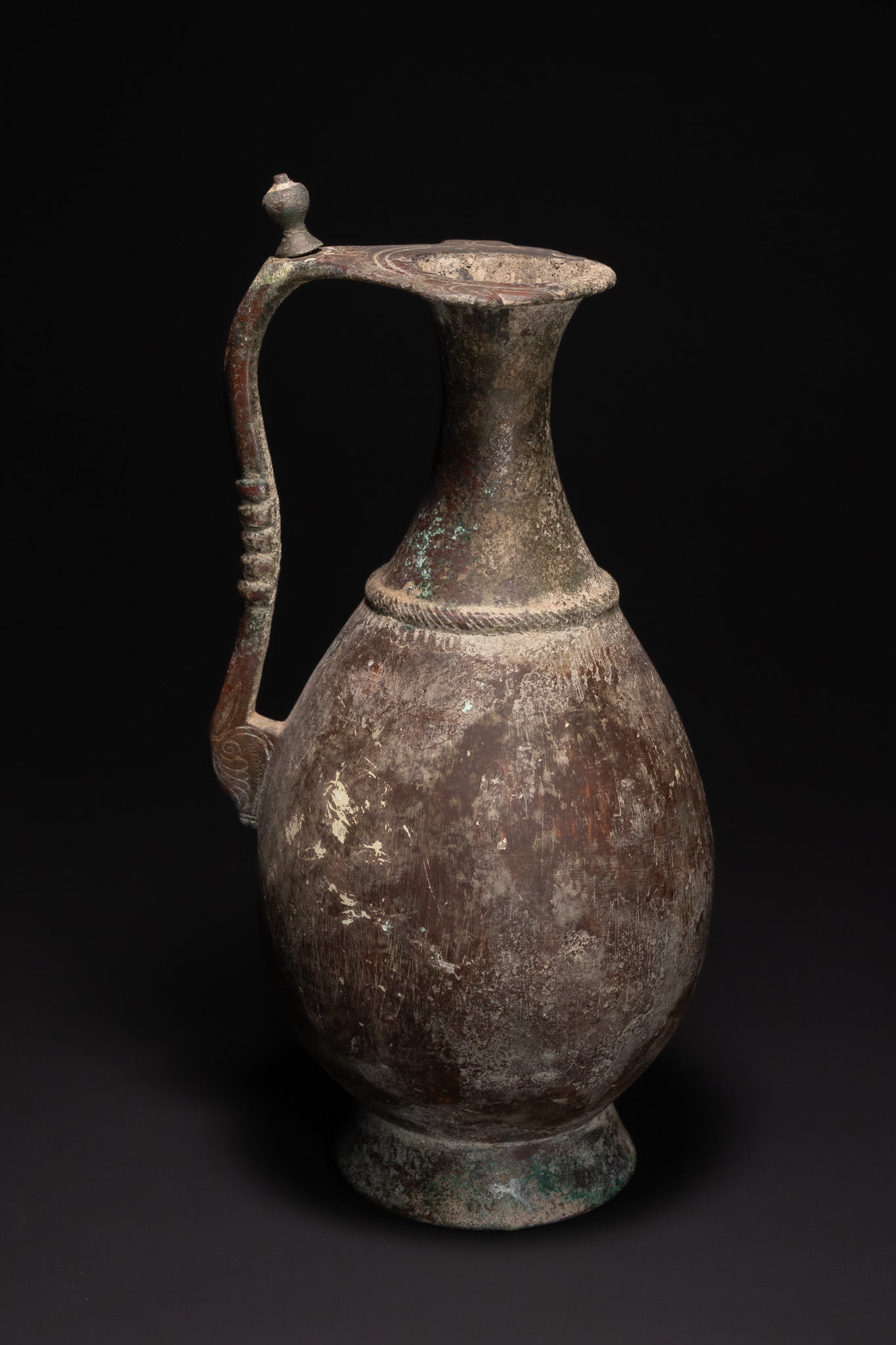 AN EARLY ISLAMIC BRONZE EWER, PERSIA OR MESOPOTAMIA, 8TH-9TH CENTURY.