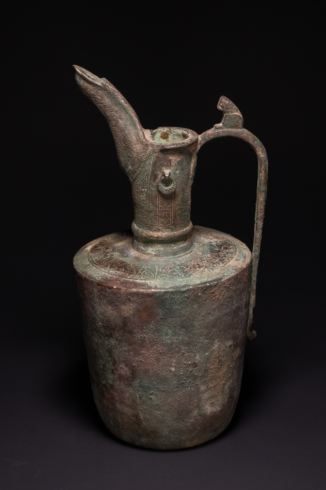 A LARGE KHORASAN SELJUK BRONZE EWER WITH KUFIC INSCRIPTIONS, 12TH CENTURY.