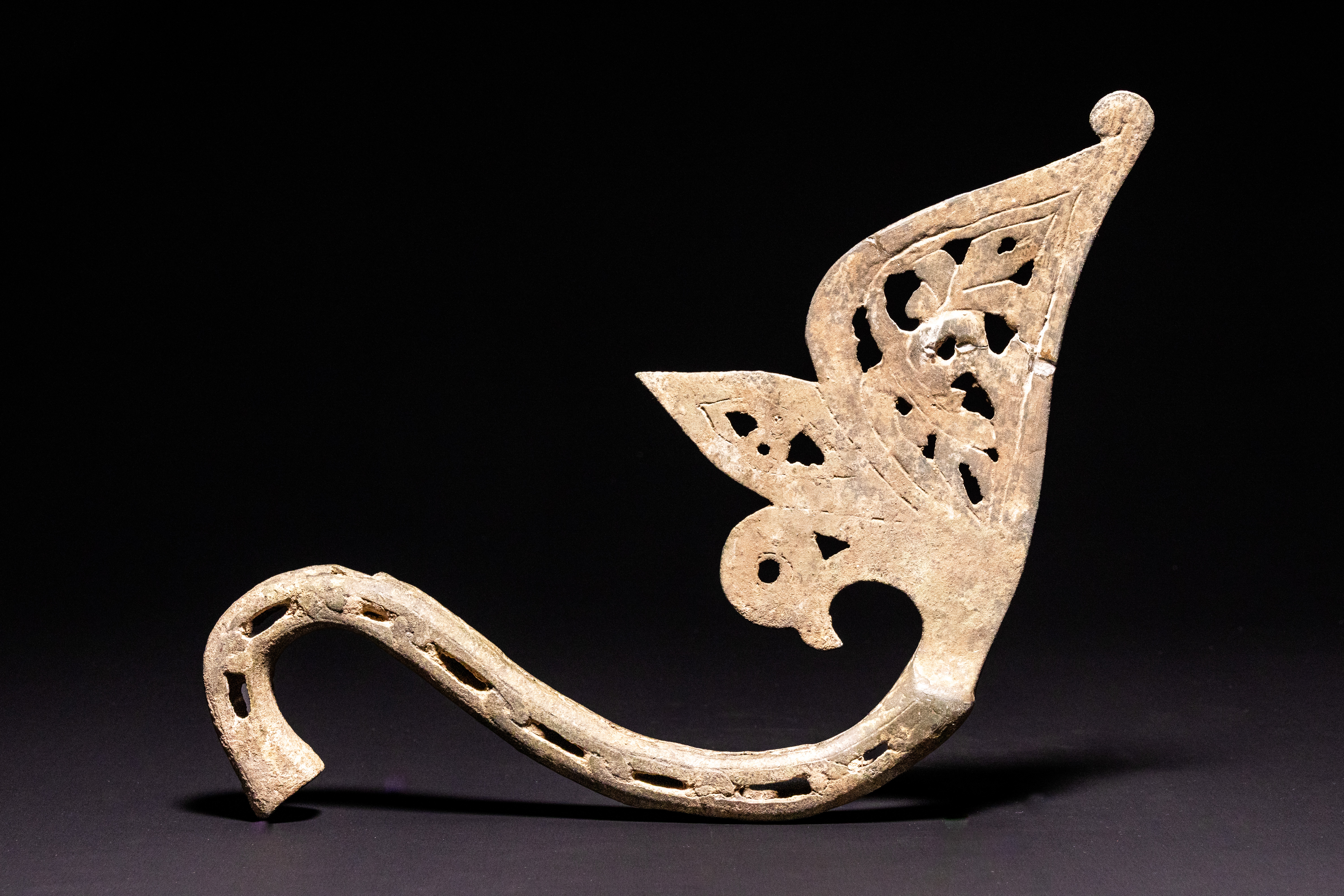 AN ISLAMIC BRONZE OPENWORK FOLIATE FITTING OF AN INCENSE BURNER, 12TH CENTURY.