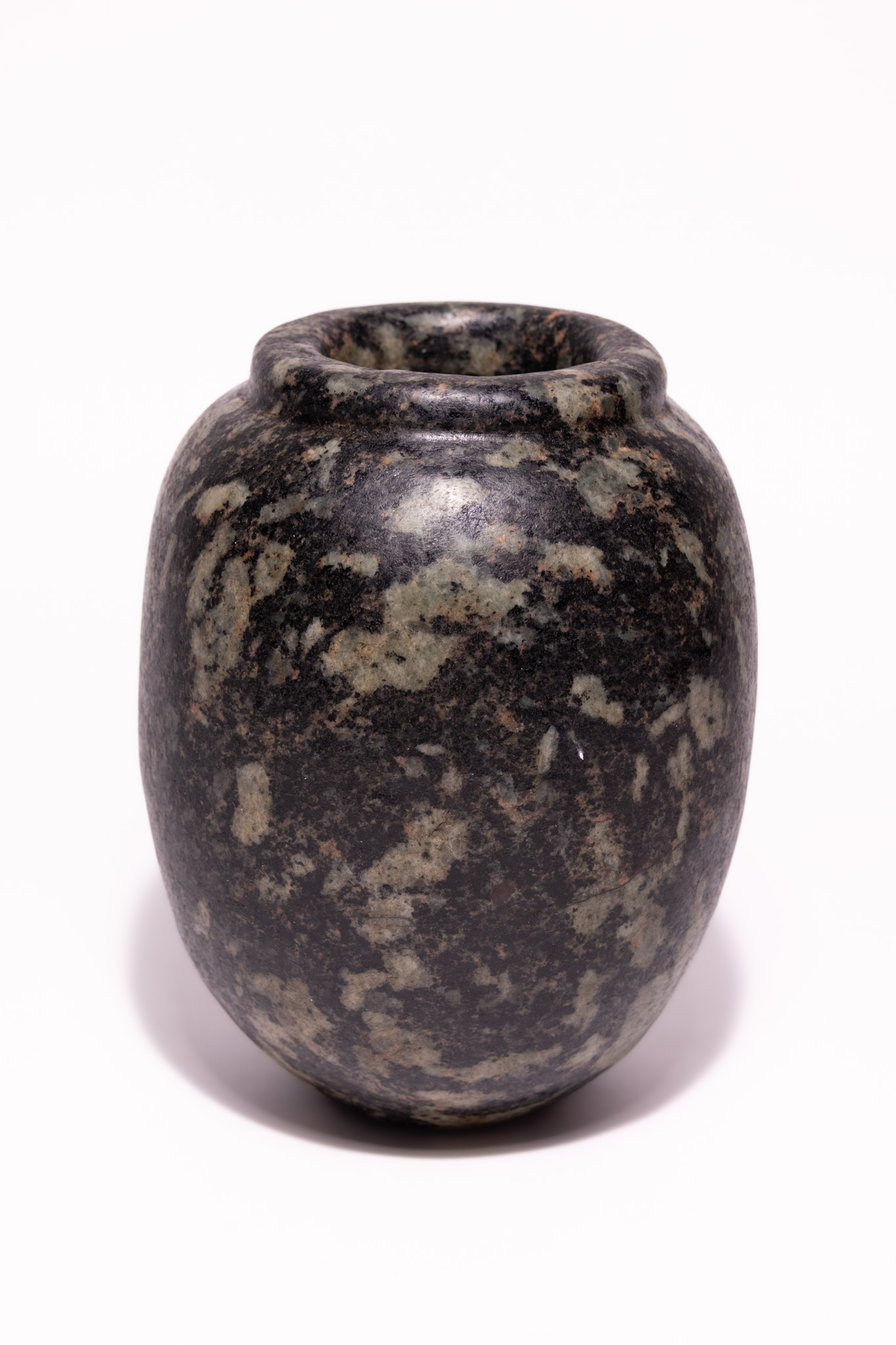 AN ANCIENT EGYPTIAN GRANITE OVOID JAR, PREDYNASTIC PERIOD, CIRCA 3100 B.C.