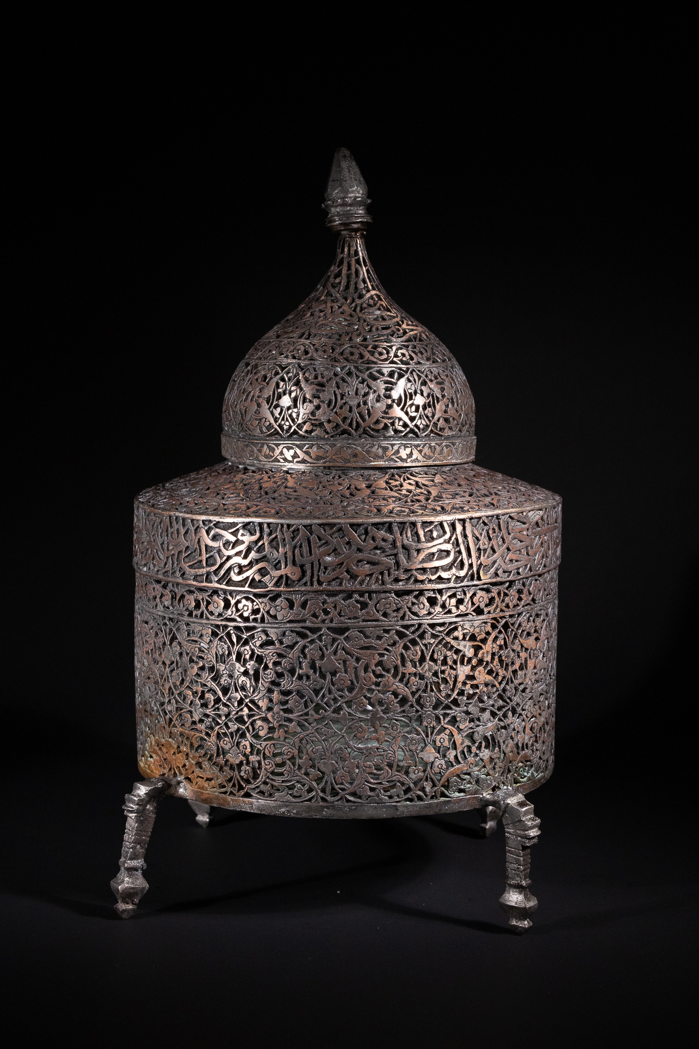 AN OTTOMAN COPPER OPENWORK CENSER ON TRIPOD FEET, 18TH–19TH CENTURY.