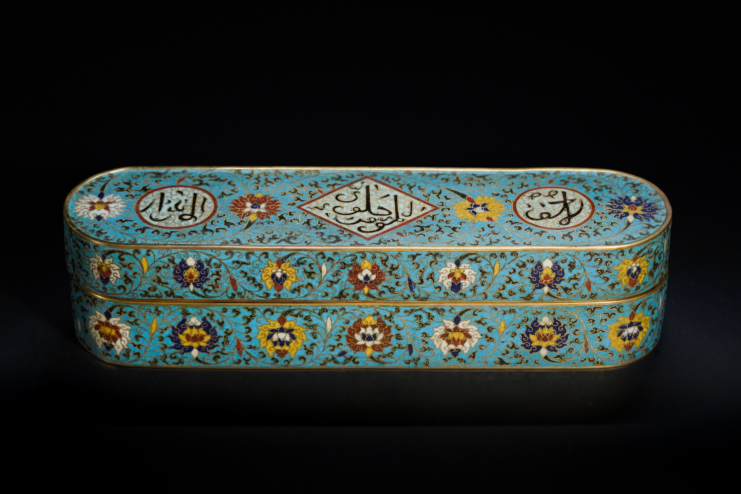 A CHINESE CLOISONNÉ ENAMEL QALAMDAN PEN BOX, MADE FOR THE ISLAMIC MARKET, 19TH CENTURY.