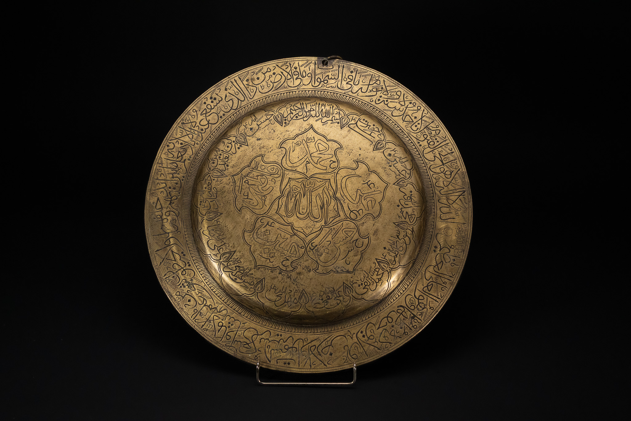 AN INDO PERSIAN BRASS CALLIGRAPHIC CHARGER, PERSIA, 19TH CENTURY.
