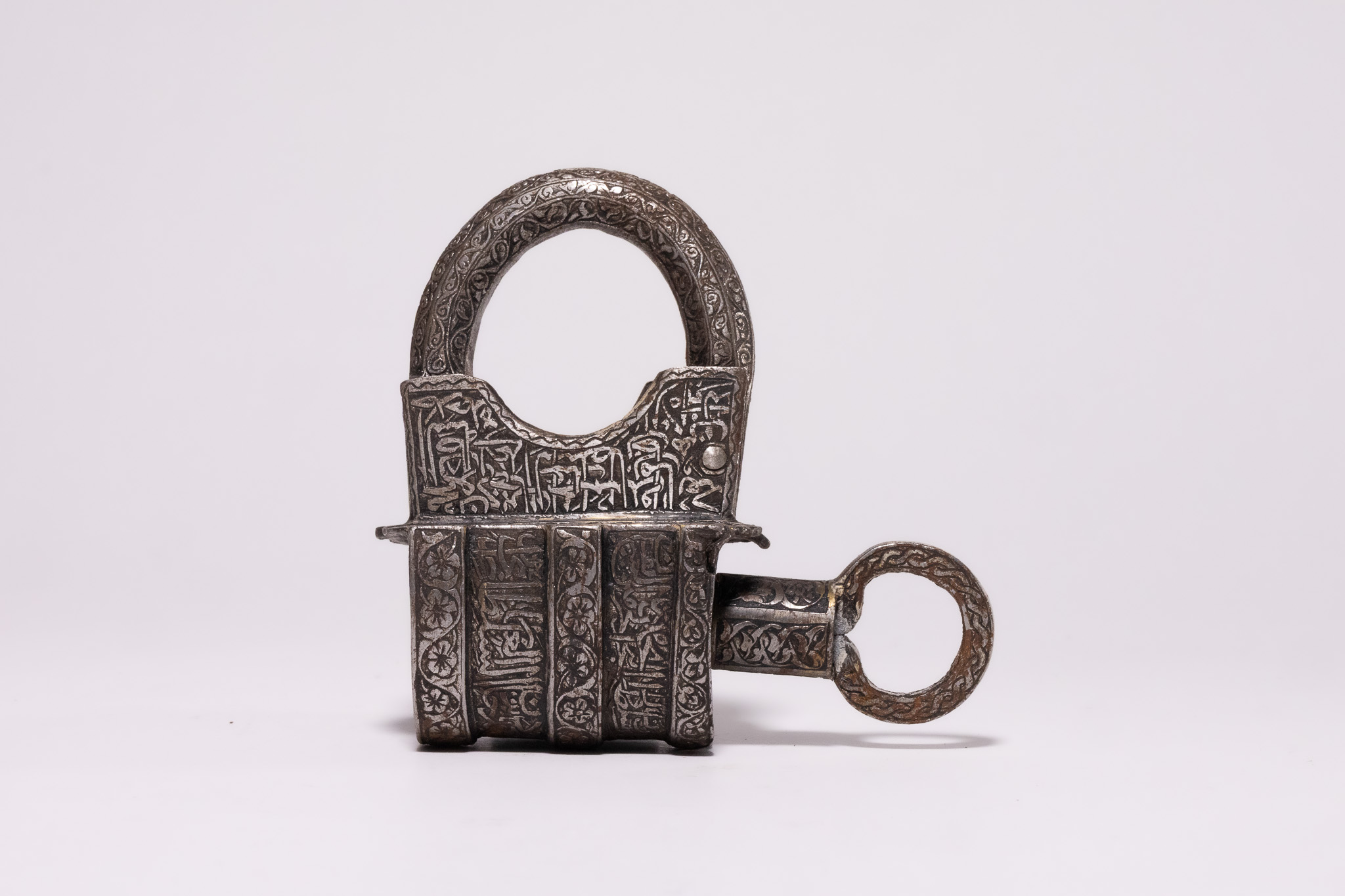 AN INDO-PERSIAN DECORATED STEEL PADLOCK AND KEY.