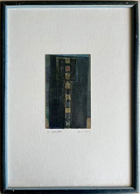 זהבה מסר 
טכניקה מעורבת על נייר 
ממוסגרת בפספרטו וזכוכית מט. 
חתום