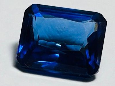 ספיר במשקל כ 10.60, עם תעודה, מוכנה לשיבוץ