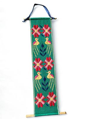 שטיחון קיר רקום על בד, דרום אמריקה, 12.5x52 ס״מ נטו