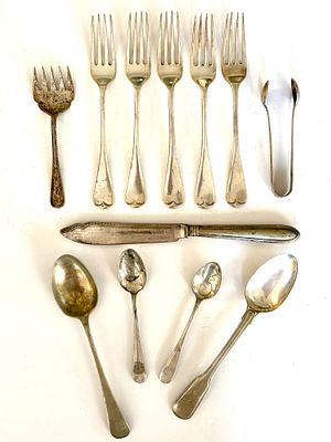 לוט חלקי סכו״ם ציפויי כסף, חתומים בחתימות שונות