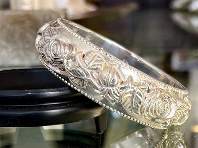 צמיד כסף קשיח, קוטר פנימי 6.5 ס״מ, קוטר חיצוני 8.0 ס״מ, רוחב 2.0 ס״מ, משקל 36.67 גרם, חתום 925 