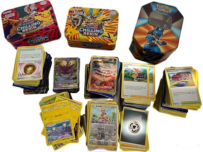 לוט הכולל כ 700 קלפי פוקימון ו 3 קופסאות פח