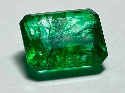 אמרלד במשקל כ 10.45ct, עם תעודה, מוכנה לשיבוץ