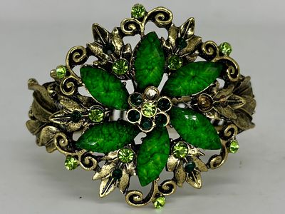 צמיד קפיצי מוזהב, מעוטר באבני חן, אליפטי, 5x6 ס״מ, גובה 6 ס״מ, חוסר קל