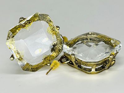 עגילים מוכספים משובצים באבן גדולה ריבועית, 2.5 ס״מ