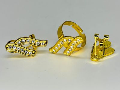 לוט עגילים וטבעת מוזהבים משובצים, 2.6x1.2 ס״מ, הטבעת במידה 8.25, מתרחבת