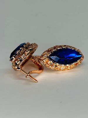 עגילים מוזהבים משובצים, 2x1 ס״מ