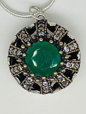 תליון כסף 925 משובץ, בקוטר 1.5 ס״מ, חתום, על שרשרת כסף 925 באורך 60 ס״מ, חתומה