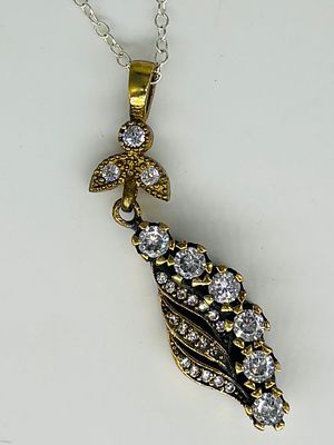 תליון כסף 925 משובץ, 4x1 ס״מ, חתום, על שרשרת כסף 925 באורך 44 ס״מ, חתומה