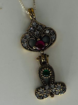 תליון מוזהב ומשובץ, 3.5x1.5 ס״מ, על שרשרת כסף 925 באורך 44 ס״מ, חתומה