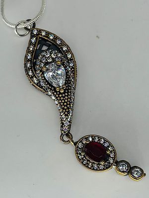 תליון כסף 925 משובץ, 6x1.5 ס״מ, חתום, על שרשרת כסף 925 באורך 60 ס״מ, חתומה