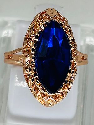 טבעת מוזהבת משובצת, מידה 7.5, מתרחבת