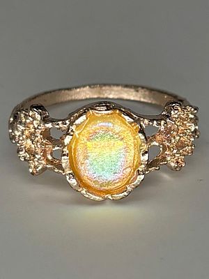 טבעת מוזהבת משובצת, מידה 7