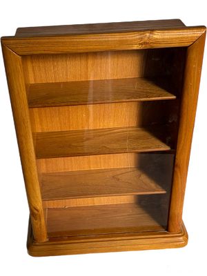 ארונית תצוגה (ויטרינה) לתליה על הקיר או להעמדה על שולחן, עץ ופרספקט, 41x31x10 ס״מ, שריטה קלה בפרספקס