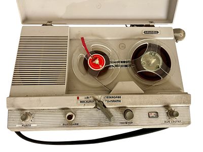 נגן טייפ סלילים ישן, שנות ה60 מדגם GRUNDIG TK4, 21x33x12 ס״מ, לא נבדקה תקינות