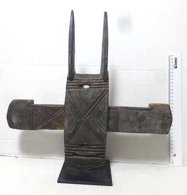 Dogen door lock, Mali, Africa. מאלי, אפריקה, Dogen door lock, Mali, Africa