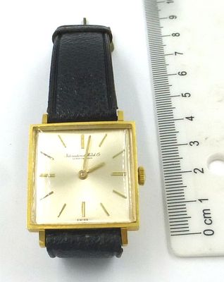 Wrist watch by IWC Schaffhausen. mechanism in working orde, box 18K gold, appr 12 gm net weight
