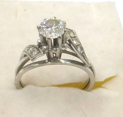 14K white gold ring. set with OMC diamonds appr 90 pts and 1-2 pr (6) size 16 (US 8), 4.4 gm