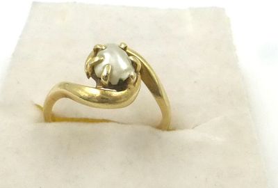 טבעת זהב 14K עם שיבוץ פנינה. 3.1 גרם, מידה 51 (US 5.5)