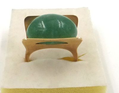 טבעת זהב 14K, משובץ ג'ייד קבושון. גדול, משקל ברוטו 8.9 גרם, מידה 59 (US 9.5)